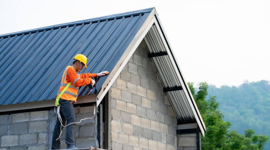Expert Emergency Roof Repairs services in Noonan, ND